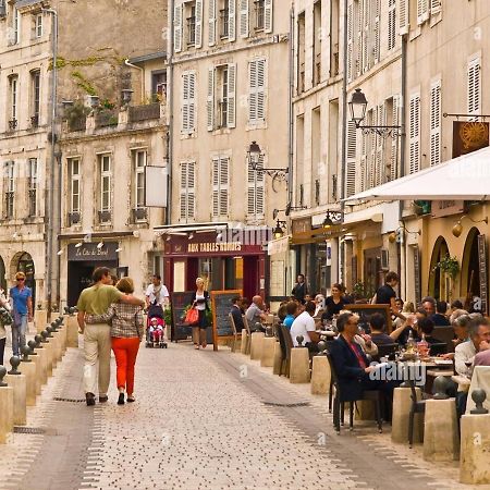 Charmant Cocon Iode Cosy Equipe, Baigne De Lumiere, Situe Au Coeur De La Rochelle A 1Min A Pied Du Marche Central Avec Tv Et Wifi Zewnętrze zdjęcie