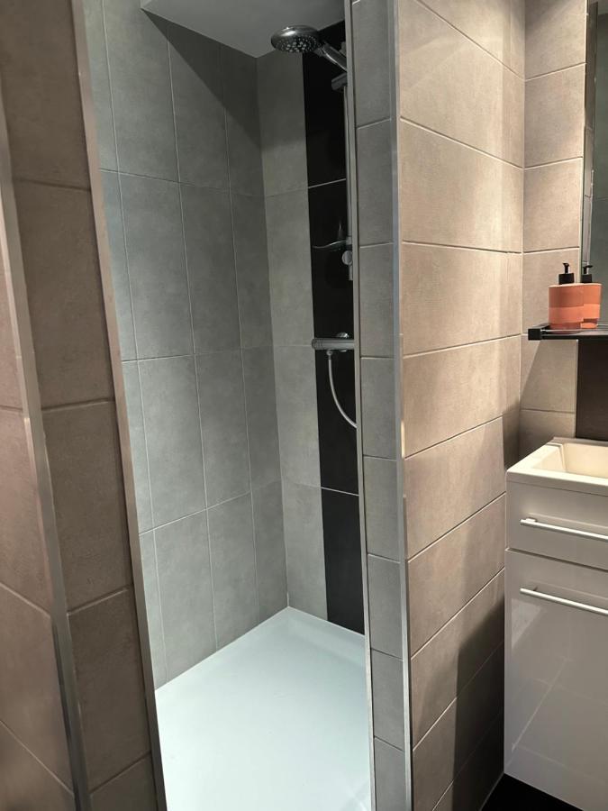 Charmant Cocon Iode Cosy Equipe, Baigne De Lumiere, Situe Au Coeur De La Rochelle A 1Min A Pied Du Marche Central Avec Tv Et Wifi Zewnętrze zdjęcie